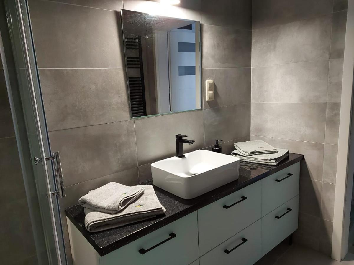 Apartamenty Z Tarasami "Mietowy Spokoj 15" "Romantyczna Szarosc 16" "Niebieska Elegancja 17" Maksymalnie Dla 6 Osob Pobierowo Exteriör bild