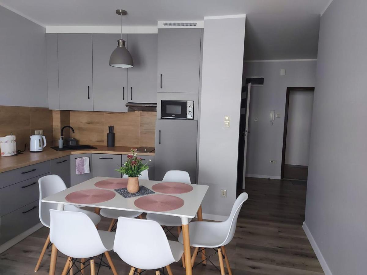 Apartamenty Z Tarasami "Mietowy Spokoj 15" "Romantyczna Szarosc 16" "Niebieska Elegancja 17" Maksymalnie Dla 6 Osob Pobierowo Exteriör bild